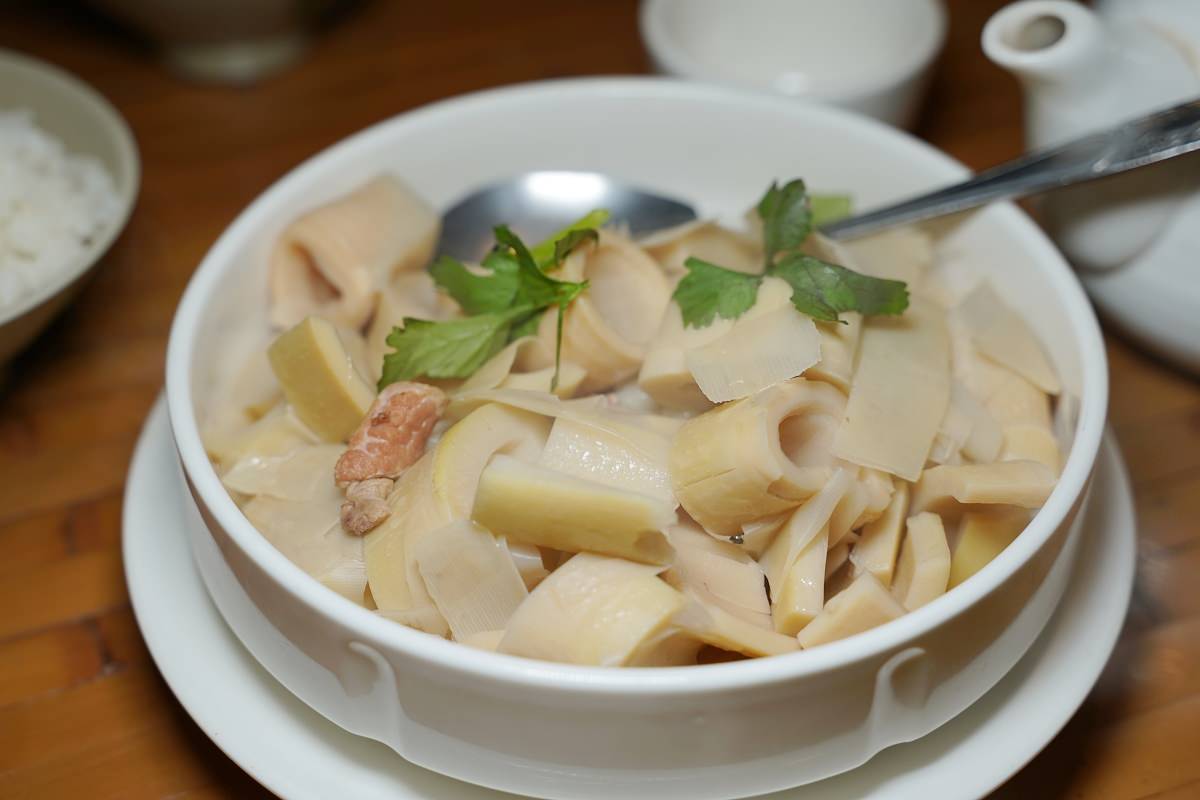 【貓空美食餐廳推薦】貓空夜景餐廳好選擇 美味必點茶油麵線/清川觀音蝦/觀音棒棒雞湯 貓空四哥的店 - 第4張圖 【貓空美食餐廳推薦】貓空夜景餐廳好選擇 美味必點茶油麵線/清川觀音蝦/觀音棒棒雞湯 貓空四哥的店