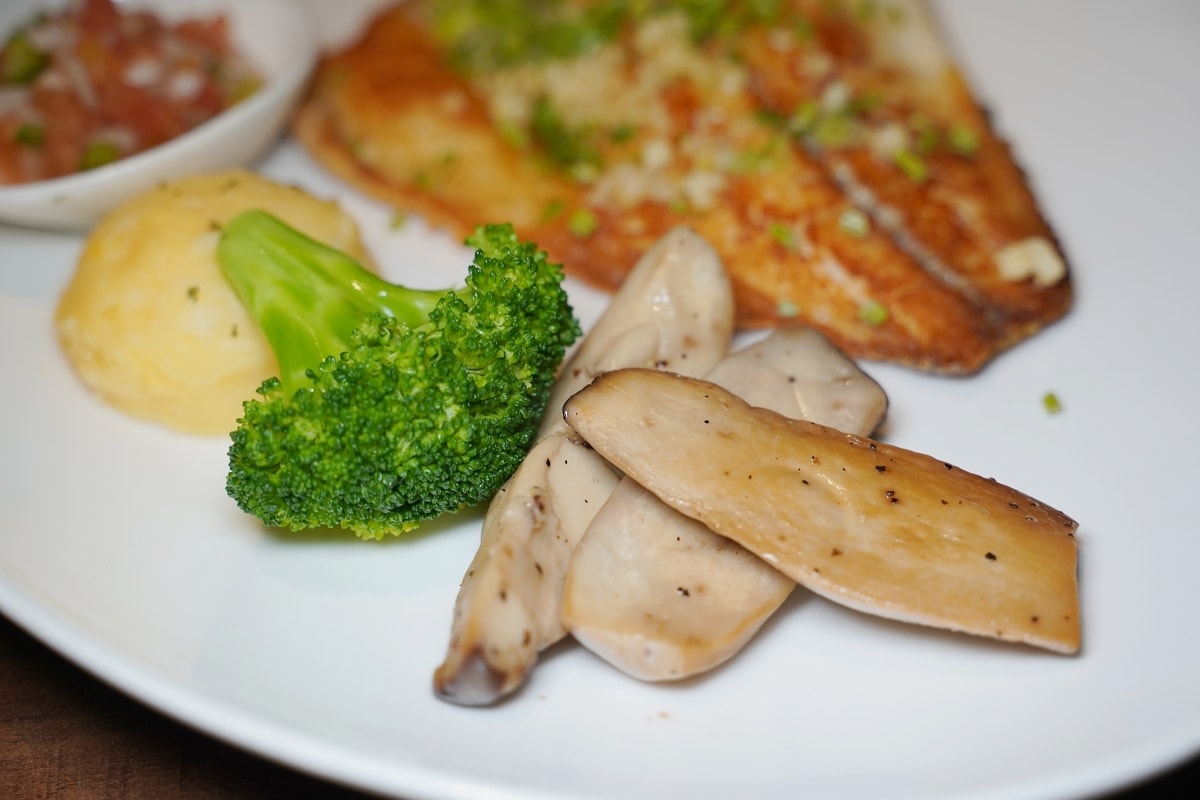 【台北牛排館推薦】六張犁美食好選擇 2023盤點美旗林推薦台北炭烤牛排 亨利客原味炭烤牛排