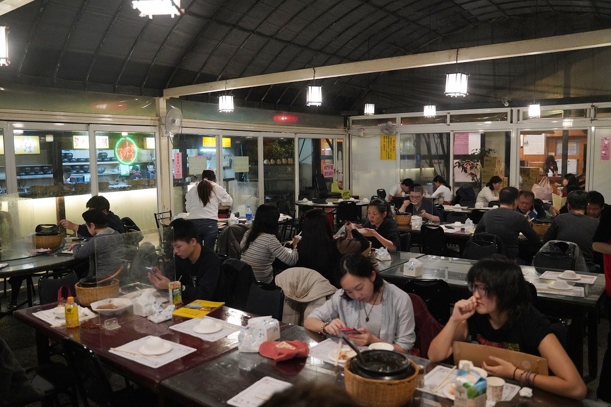 【台北行義路溫泉區美食推薦】美味必點紅蟳砂鍋粥 用餐低消400元送大眾湯券 皇池溫泉御膳館