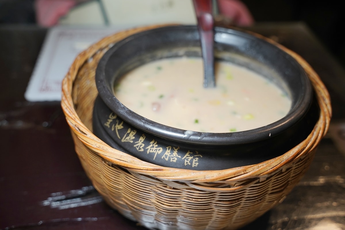 【台北行義路溫泉區美食推薦】美味必點紅蟳砂鍋粥 用餐低消400元送大眾湯券 皇池溫泉御膳館
