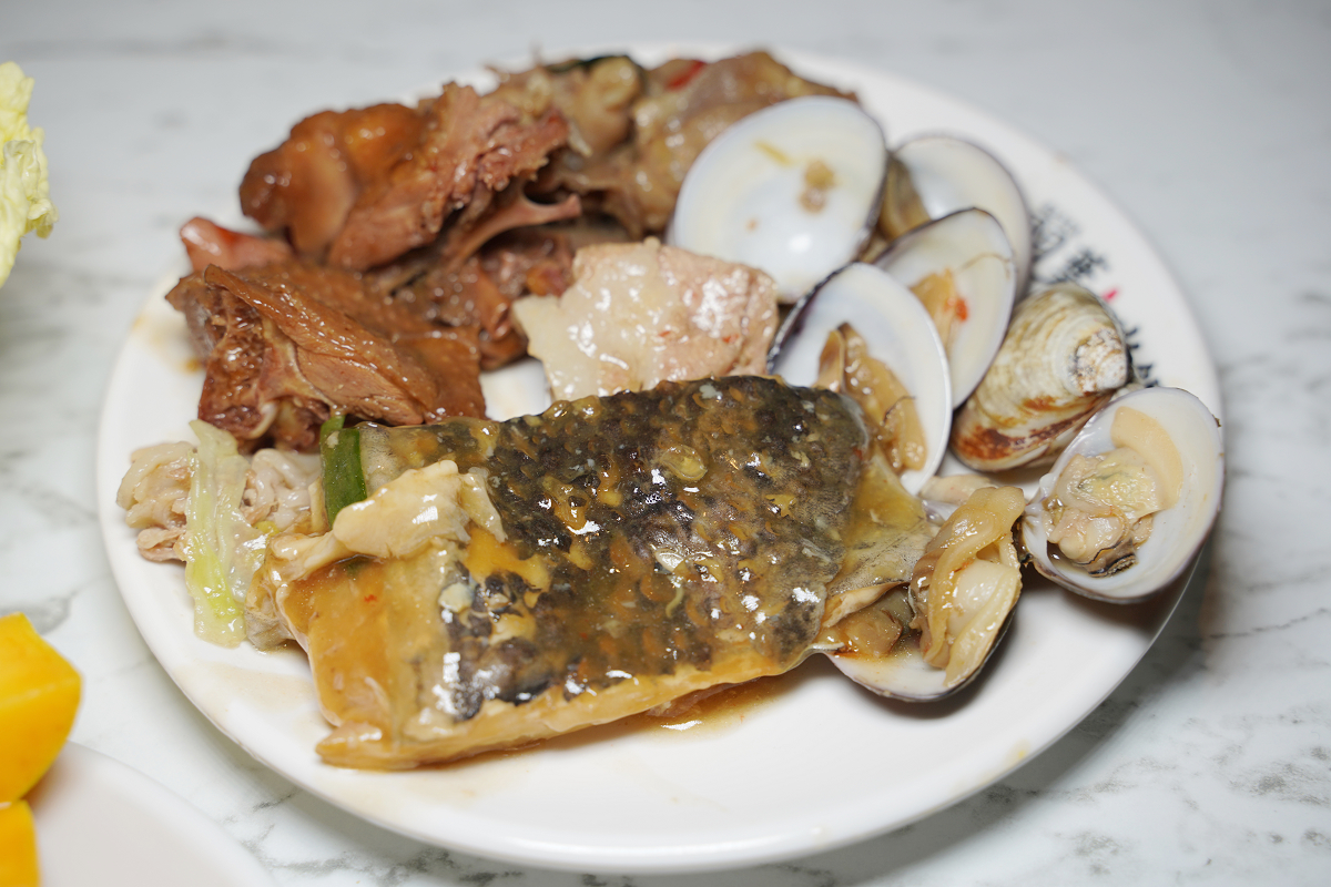 【三重火鍋吃到飽推薦】日本A5和牛/哈根達斯無限量供應 熟食百匯吃到飽 羽葉麻辣火鍋三重都會館