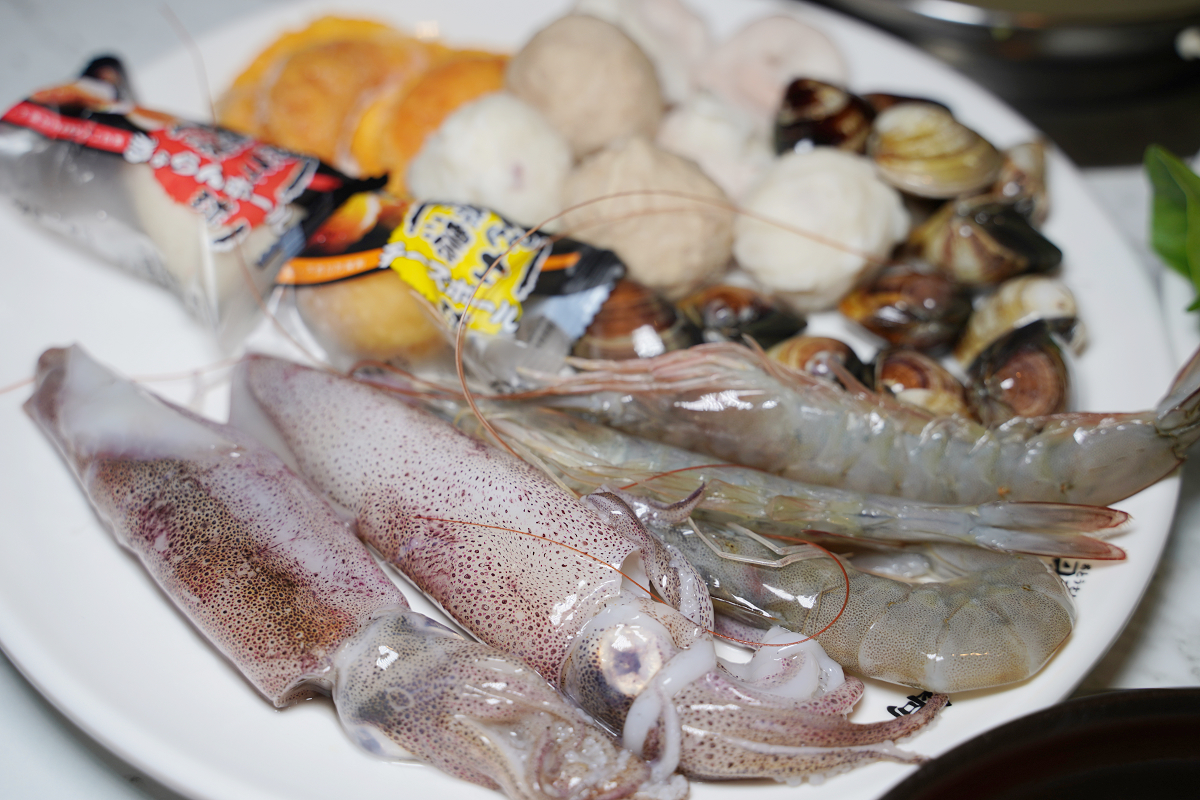 【三重火鍋吃到飽推薦】日本A5和牛/哈根達斯無限量供應 熟食百匯吃到飽 羽葉麻辣火鍋三重都會館