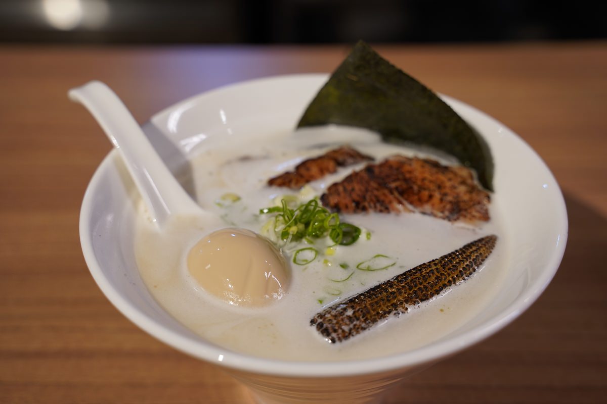 【內壢拉麵推薦】鹽味豚骨叉燒拉麵湯頭口感綿密 叉燒飯/唐揚雞美味必點 我孫子Abiko拉麵