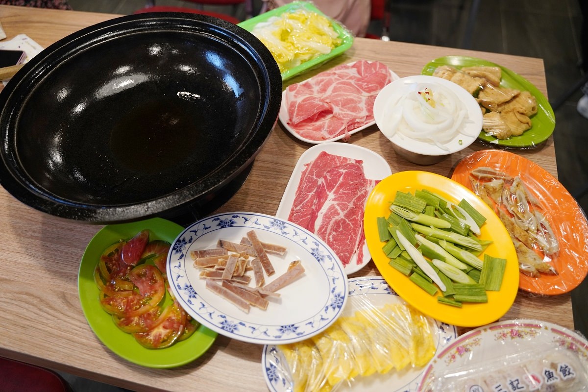 【基隆潮境公園美食推薦】台北老字號石頭火鍋插旗基隆 每日現熬大骨高湯/手工自製沙茶 金川石頭火鍋基隆海科店 - 第13張圖 【基隆潮境公園美食推薦】台北老字號石頭火鍋插旗基隆 每日現熬大骨高湯/手工自製沙茶 金川石頭火鍋基隆海科店