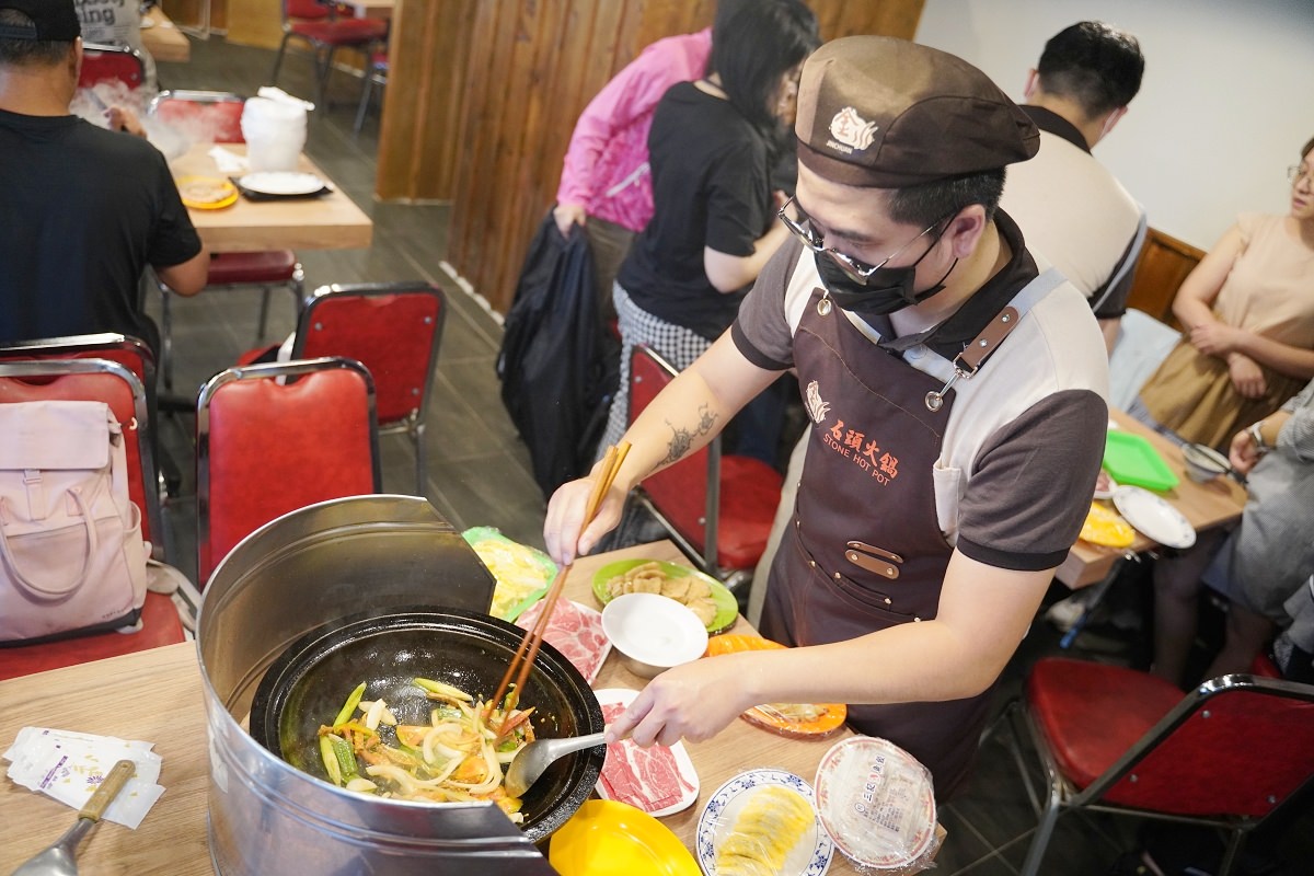 【基隆潮境公園美食推薦】台北老字號石頭火鍋插旗基隆 每日現熬大骨高湯/手工自製沙茶 金川石頭火鍋基隆海科店 - 第17張圖 【基隆潮境公園美食推薦】台北老字號石頭火鍋插旗基隆 每日現熬大骨高湯/手工自製沙茶 金川石頭火鍋基隆海科店