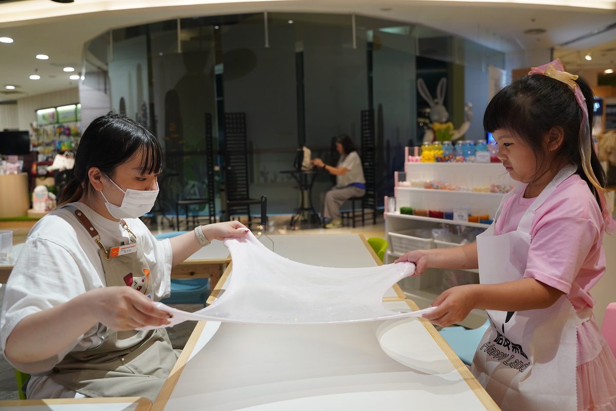 【桃園親子手作DIY課程推薦】桃園最好玩史萊姆手作樂園 數百種奶油膠配件自由設計 哈皮樂園DIY手作桃園大江店