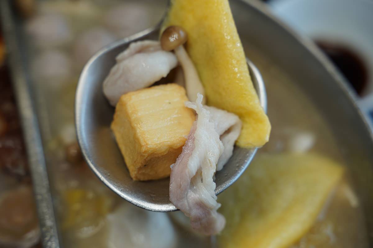 【龍潭麻辣火鍋推薦】三坑老街美食餐廳好選擇 真材實料鴛鴦鍋聚餐首選 華川宴麻辣鴛鴦火鍋龍潭三坑店