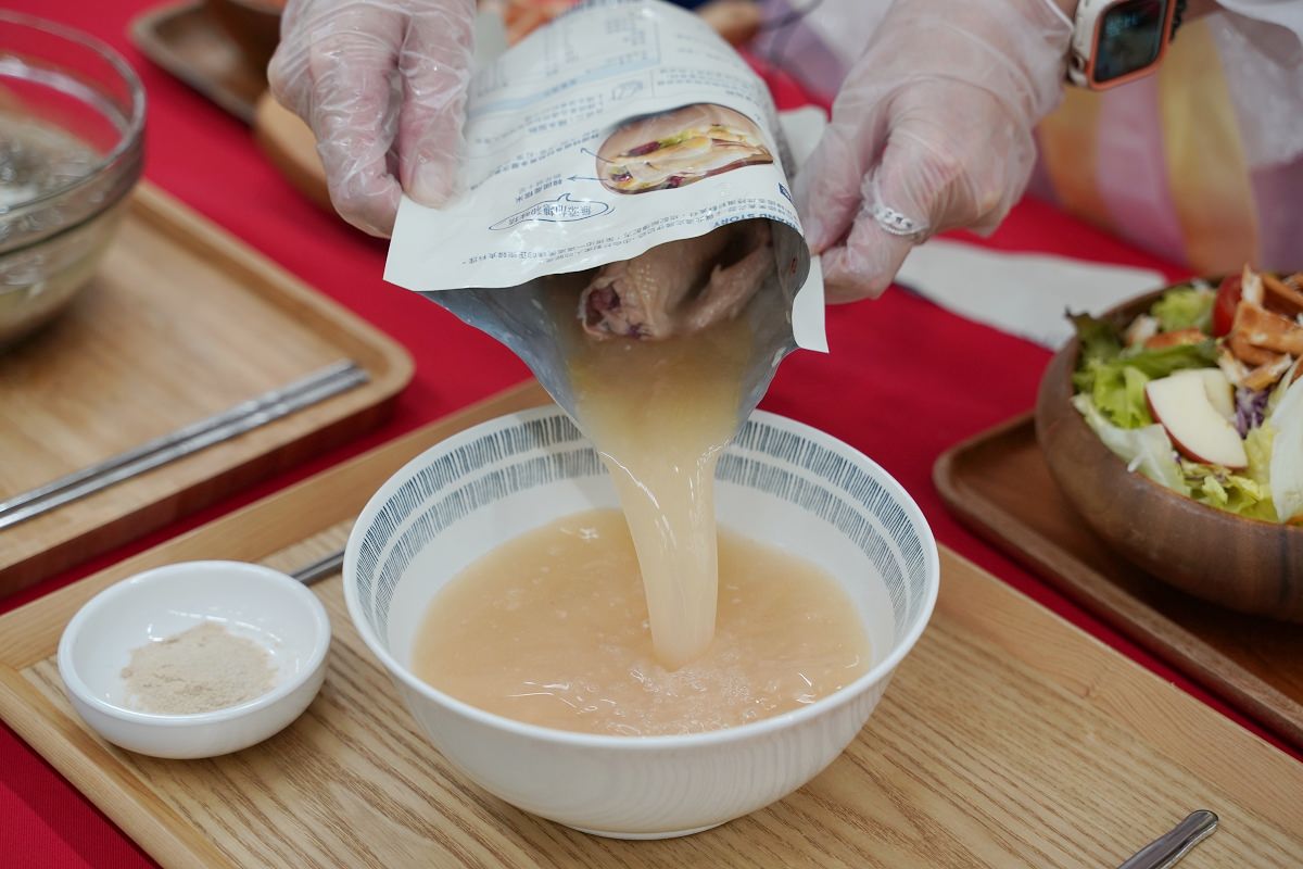 【家樂福韓國週】在家輕鬆享用韓國布帳馬車美食 超可愛PORORO見面會 韓國週商品消費滿額贈韓服穿搭