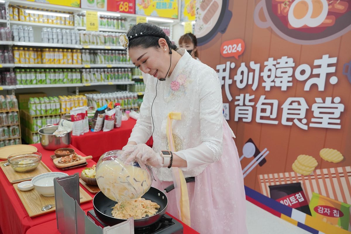 【家樂福韓國週】在家輕鬆享用韓國布帳馬車美食 超可愛PORORO見面會 韓國週商品消費滿額贈韓服穿搭