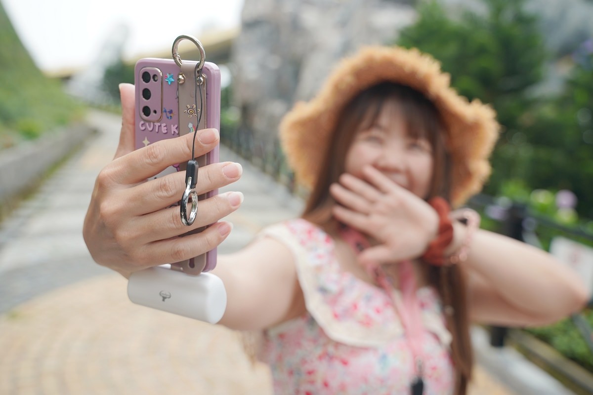 【快充口袋行動電源推薦】出國旅行必備20W快充兼容多種設備 不用插線使用更方便 Cowhorn快充口袋行動電源