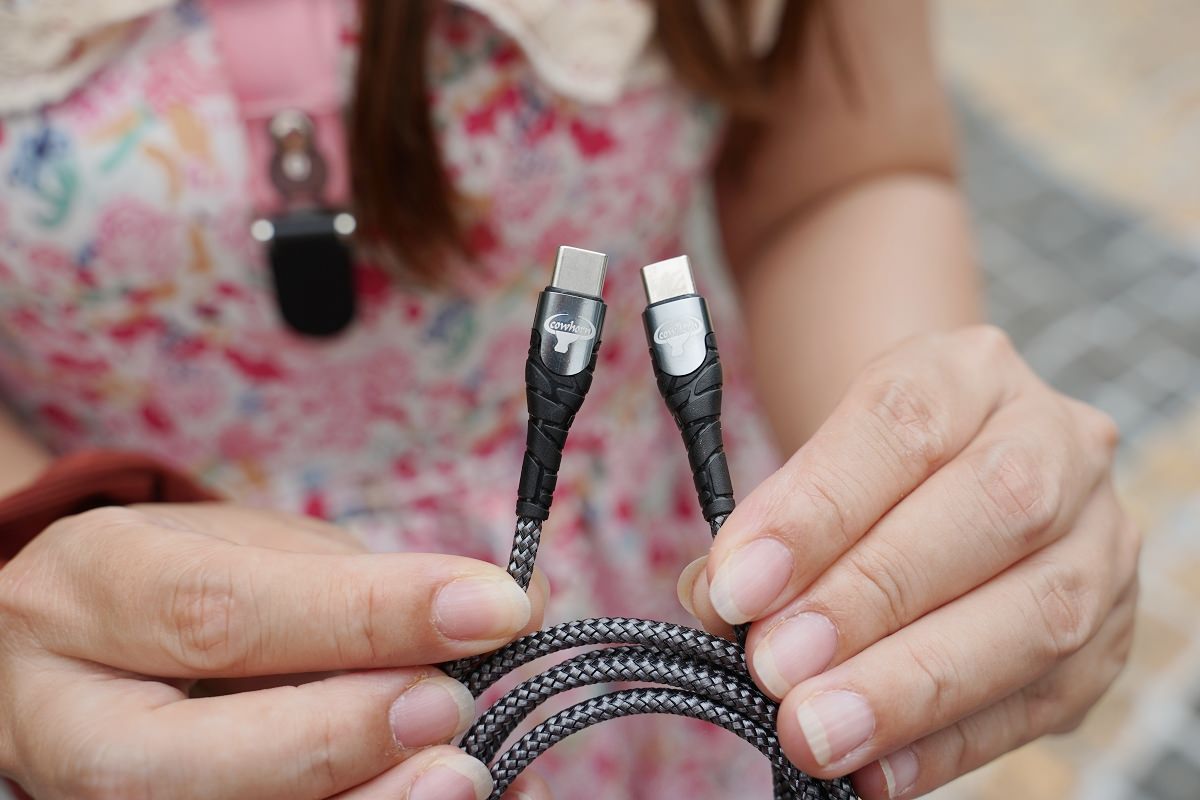 【快充口袋行動電源推薦】出國旅行必備20W快充兼容多種設備 不用插線使用更方便 Cowhorn快充口袋行動電源