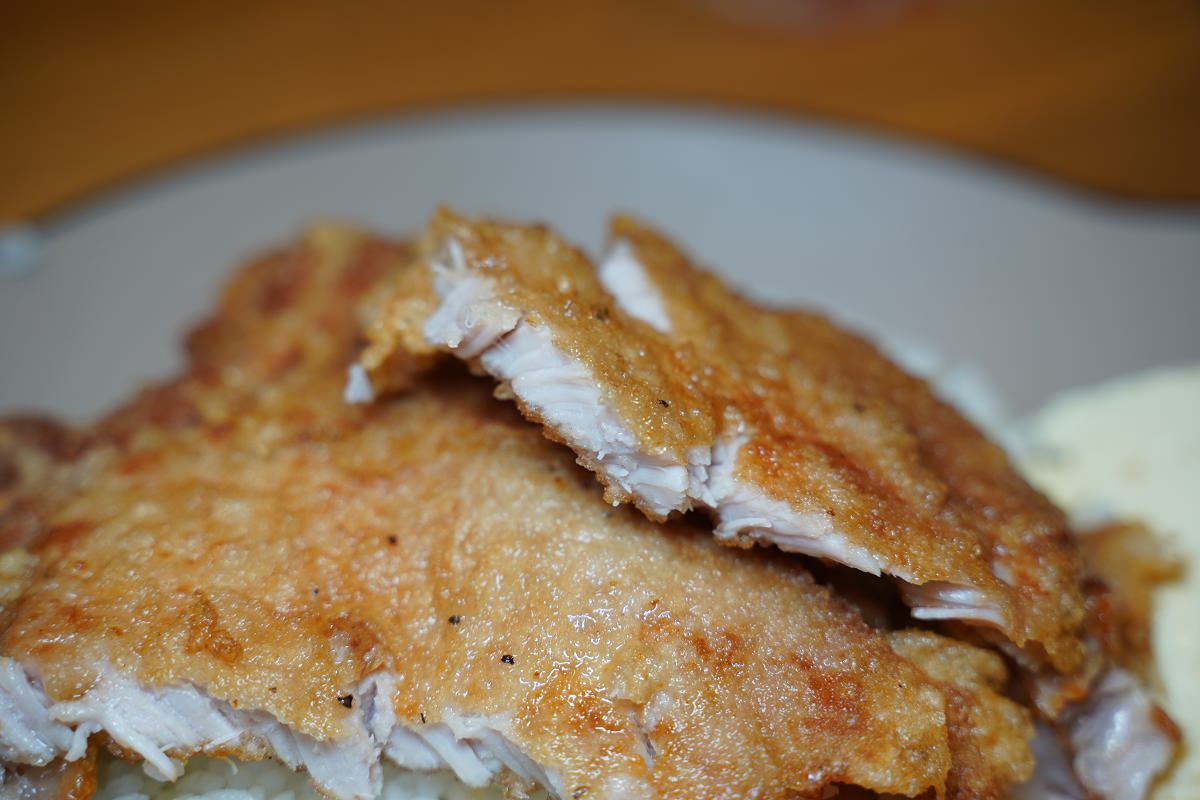 【林口便當推薦】林口超人氣簡餐店免費加飯超佛心 美味必點比臉大雞排飯 蔡家排骨