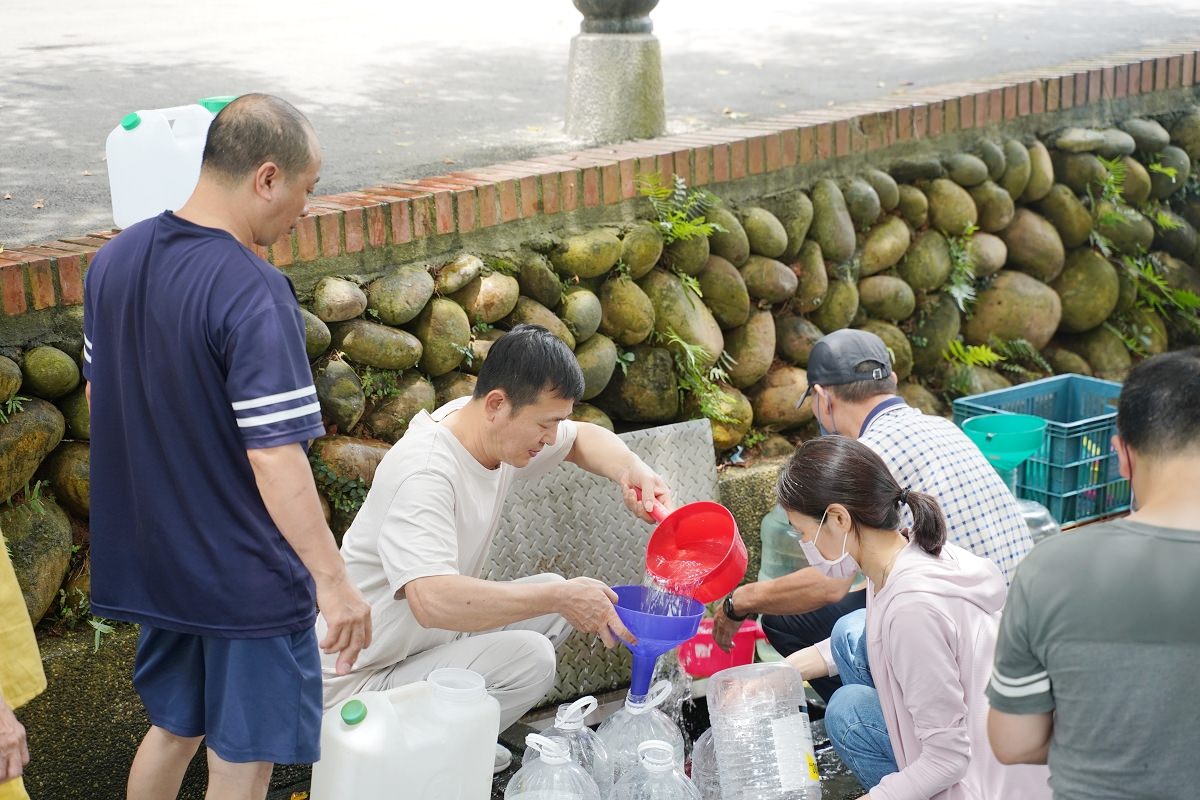 【桃園八德免費玩水景點推薦】桃園午時水免費取水好選擇 可洗衣/取水/泡腳/戲水 桃園八德霄裡石母娘娘浣衣池