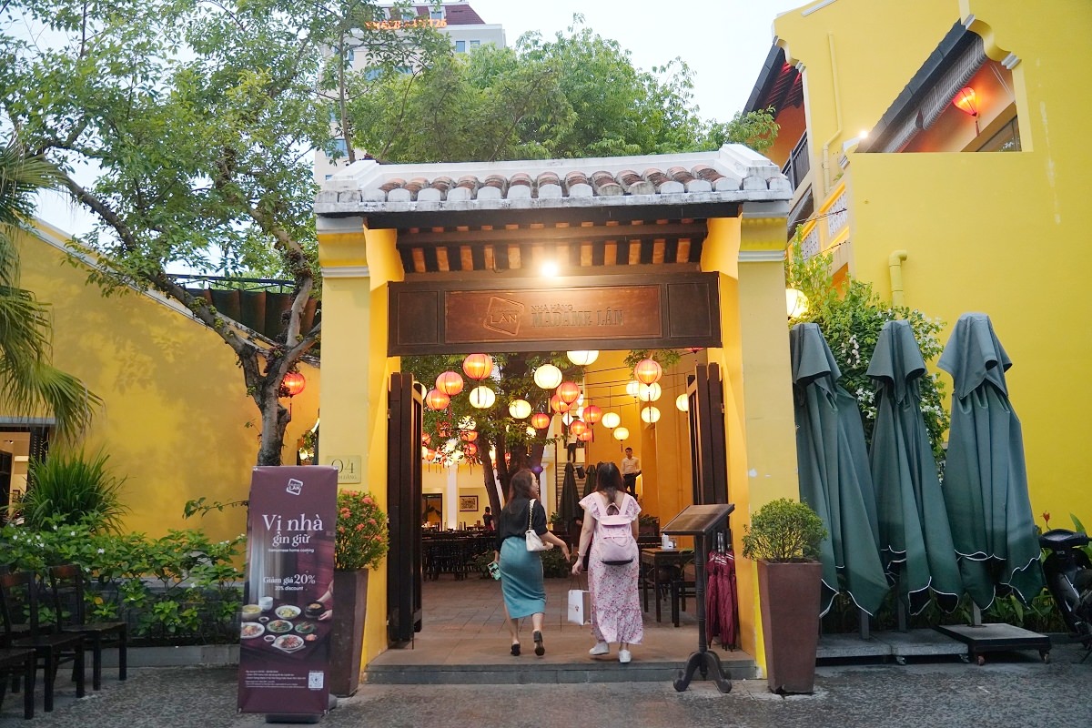 【峴港越南料理餐廳推薦】傳統手藝越南道地家鄉菜 Google好評9000則4.1顆星 峴港蘭夫人越南餐廳 Nhà hàng Madame Lân