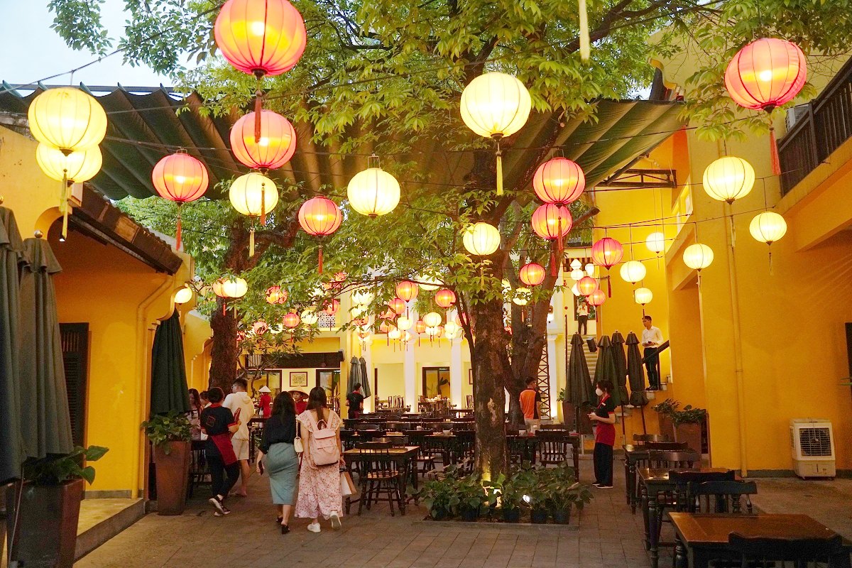 【峴港越南料理餐廳推薦】傳統手藝越南道地家鄉菜 Google好評9000則4.1顆星 峴港蘭夫人越南餐廳 Nhà hàng Madame Lân