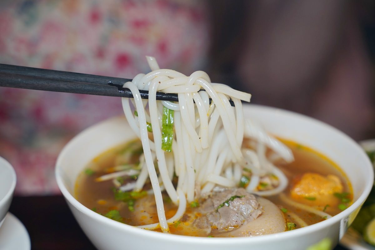 【峴港越南料理餐廳推薦】傳統手藝越南道地家鄉菜 Google好評9000則4.1顆星 峴港蘭夫人越南餐廳 Nhà hàng Madame Lân