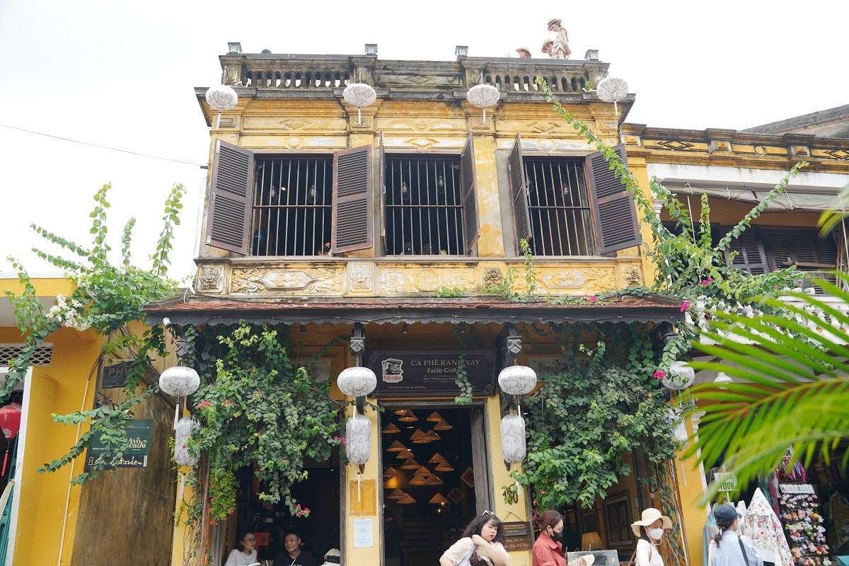 【會安咖啡館推薦】會安古鎮超人氣老宅咖啡館 景觀天台眺望古鎮風光 Faifo Coffee - 第2張圖 【會安咖啡館推薦】會安古鎮超人氣老宅咖啡館 景觀天台眺望古鎮風光 Faifo Coffee