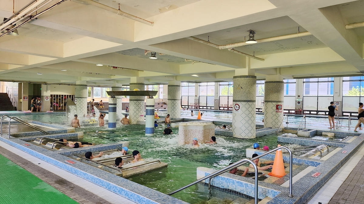 【桃園游泳池推薦】桃園市民卡50元/內壢特定里民免費 室內溫水SPA池/兒童戲水池 內壢焚化爐回饋游泳池