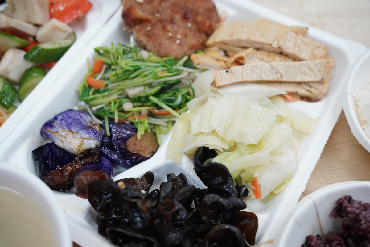 【內壢素食推薦】內用每人最低消費40元 加10元白飯/五殼飯/粥/甜湯熱湯吃到飽 忠孝健康素食自助餐 - 第10張圖 【內壢素食推薦】內用每人最低消費40元 加10元白飯/五殼飯/粥/甜湯熱湯吃到飽 忠孝健康素食自助餐
