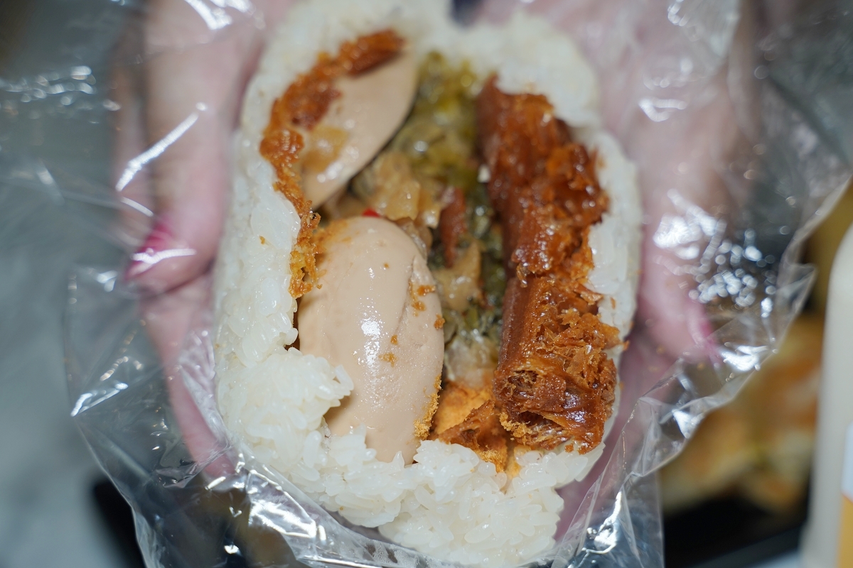 【青埔中式早餐推薦】領航北路二段文青豆漿店 美味必點活力飯糰/獨家手工酥脆蛋捲餅 日光豆漿青埔店 - 第9張圖 【青埔中式早餐推薦】領航北路二段文青豆漿店 美味必點活力飯糰/獨家手工酥脆蛋捲餅 日光豆漿青埔店