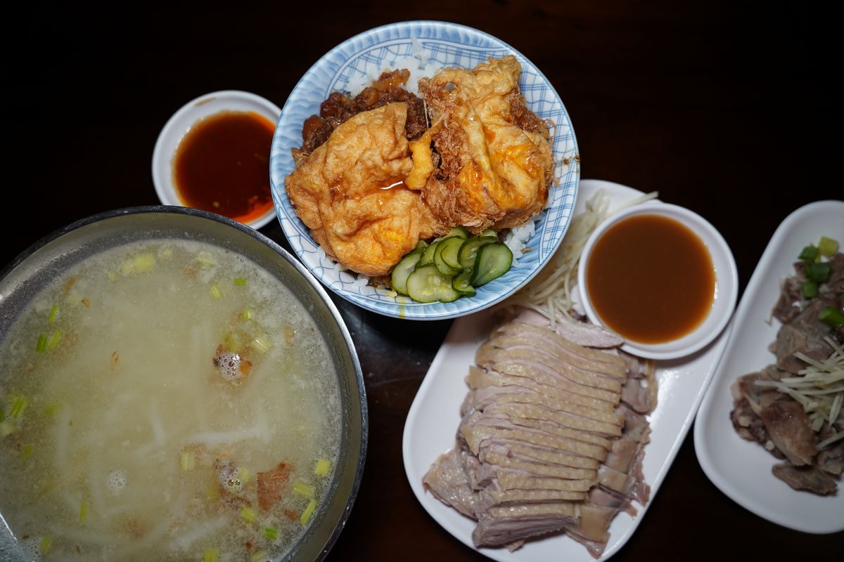 【青埔鴨肉飯推薦】青埔古早味台灣小吃 人氣必點雙蛋銷魂滷肉飯/滑水鴨肉 二堂頭青埔店 - 第5張圖 【青埔鴨肉飯推薦】青埔古早味台灣小吃 人氣必點雙蛋銷魂滷肉飯/滑水鴨肉 二堂頭青埔店