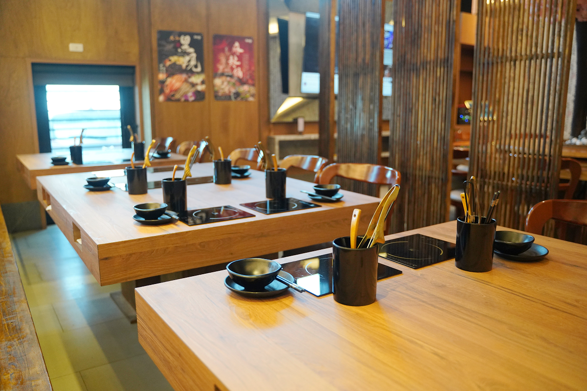 【吾王開鍋鶯歌旗艦店】鶯歌鳳嗚火鍋推薦 豐富自助吧吃到飽 櫻花樹下絕美KTV包場用餐環境