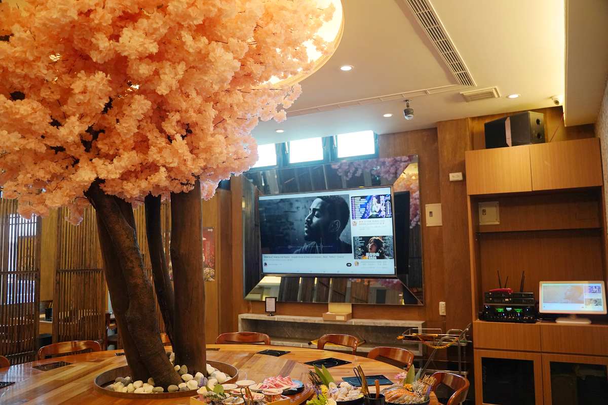 【吾王開鍋鶯歌旗艦店】鶯歌鳳嗚火鍋推薦 豐富自助吧吃到飽 櫻花樹下絕美KTV包場用餐環境