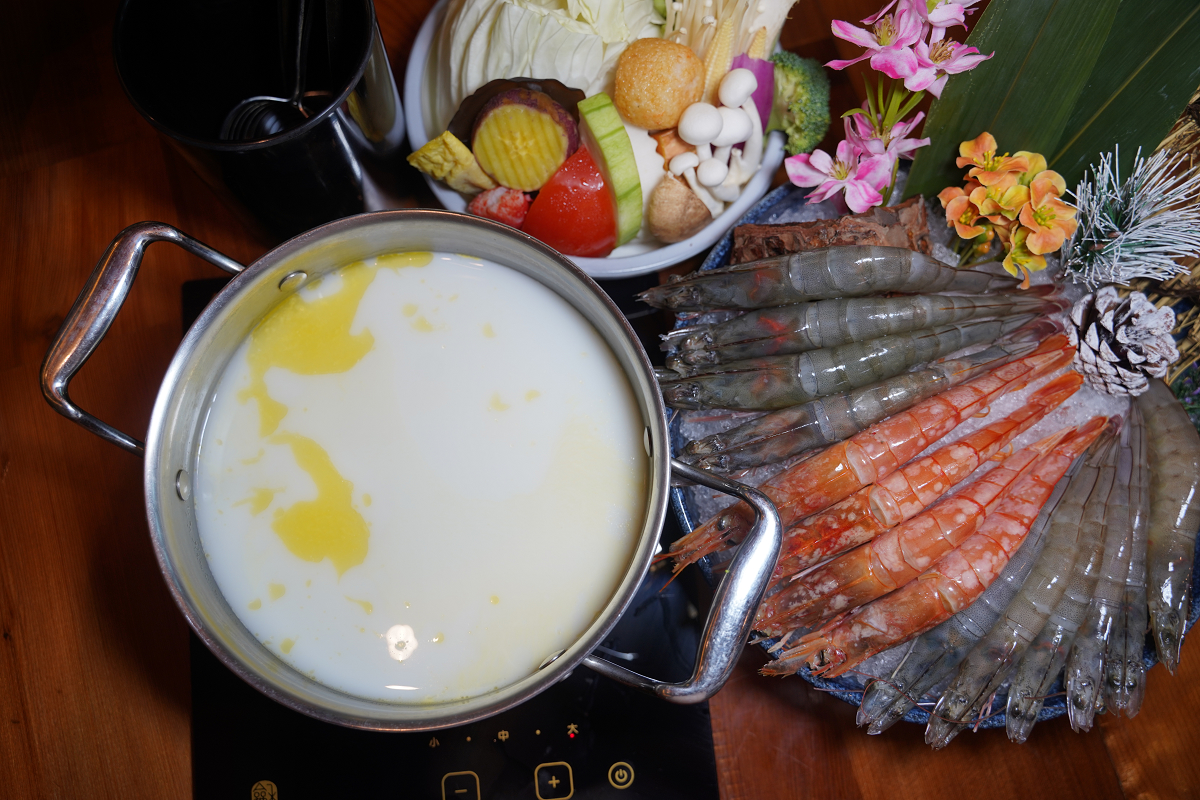 【吾王開鍋鶯歌旗艦店】鶯歌鳳嗚火鍋推薦 豐富自助吧吃到飽 櫻花樹下絕美KTV包場用餐環境