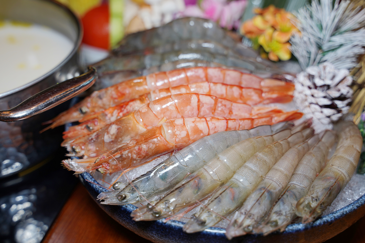 【吾王開鍋鶯歌旗艦店】鶯歌鳳嗚火鍋推薦 豐富自助吧吃到飽 櫻花樹下絕美KTV包場用餐環境