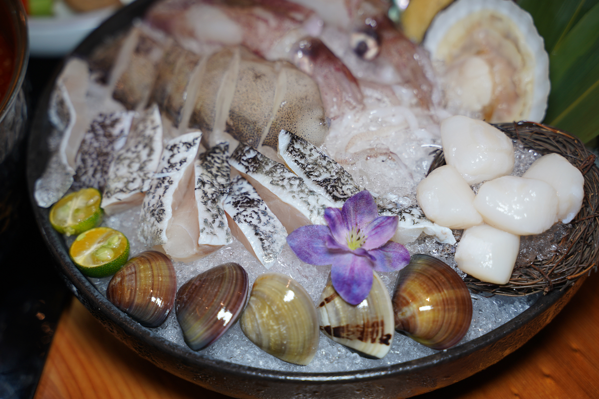 【吾王開鍋鶯歌旗艦店】鶯歌鳳嗚火鍋推薦 豐富自助吧吃到飽 櫻花樹下絕美KTV包場用餐環境