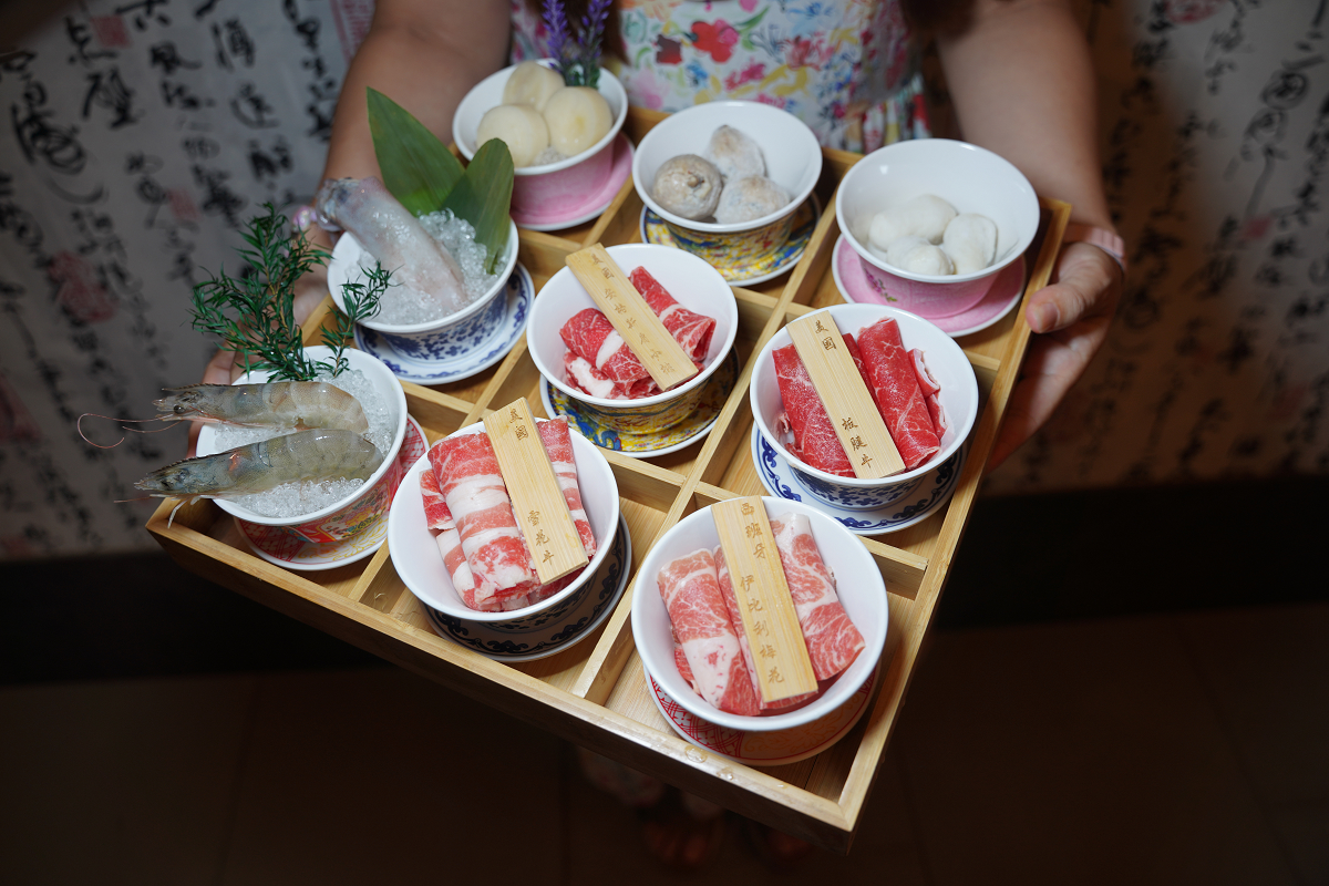 【吾王開鍋鶯歌旗艦店】鶯歌鳳嗚火鍋推薦 豐富自助吧吃到飽 櫻花樹下絕美KTV包場用餐環境