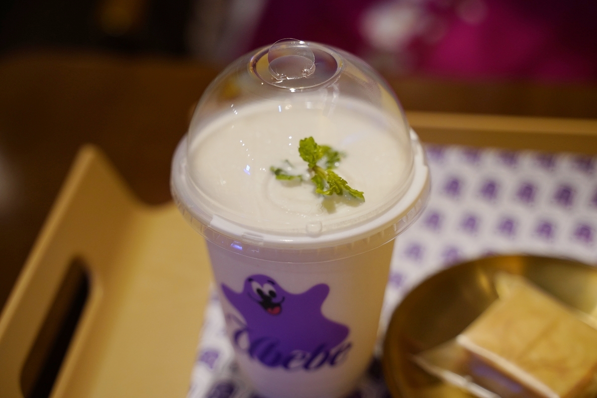 【會安下午茶推薦】清涼消暑椰子冰沙飲品 免費網美越式燈籠牆造景/天台觀景區 Ubebe Quảng Nam