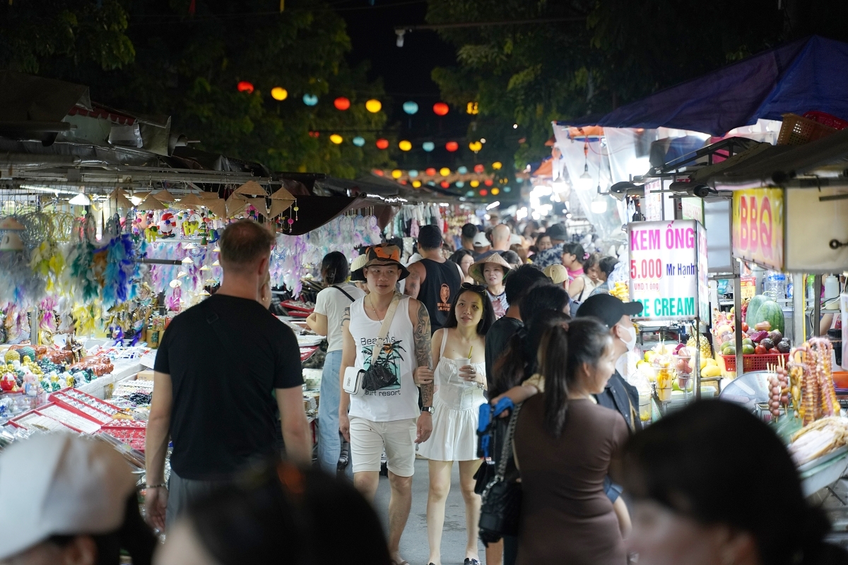 【會安夜市】網美必拍手製絲絹燈籠牆 會安小吃美食集散地 會安必逛必買伴手禮專區