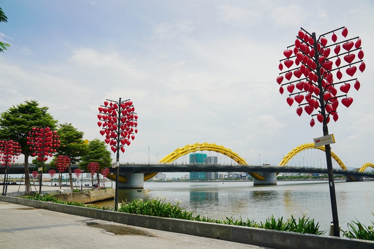 【峴港必訪景點推薦】全世界最大龍形大橋 假日限定龍橋噴火秀 峴港龍橋 Dragon Bridge