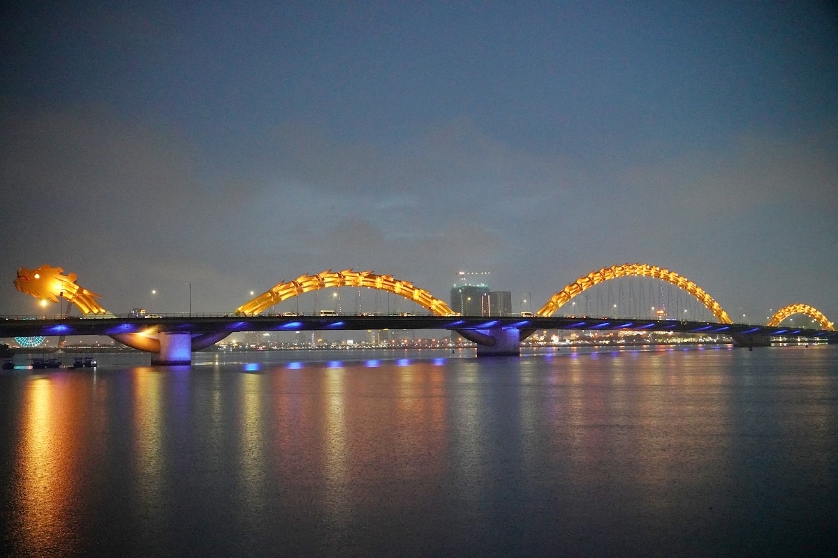 【峴港必訪景點推薦】全世界最大龍形大橋 假日限定龍橋噴火秀 峴港龍橋 Dragon Bridge