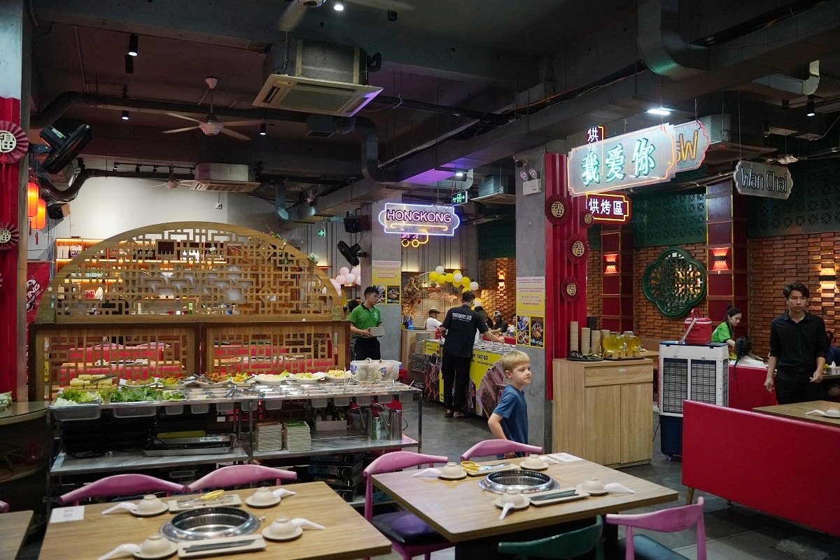 【峴港吃到飽餐廳推薦】港式燒烤火鍋吃到飽 豐富自助吧無限量供應 Madam Võ ĐN 皇后燒烤火鍋吃到飽 - 第9張圖 【峴港吃到飽餐廳推薦】港式燒烤火鍋吃到飽 豐富自助吧無限量供應 Madam Võ ĐN 皇后燒烤火鍋吃到飽
