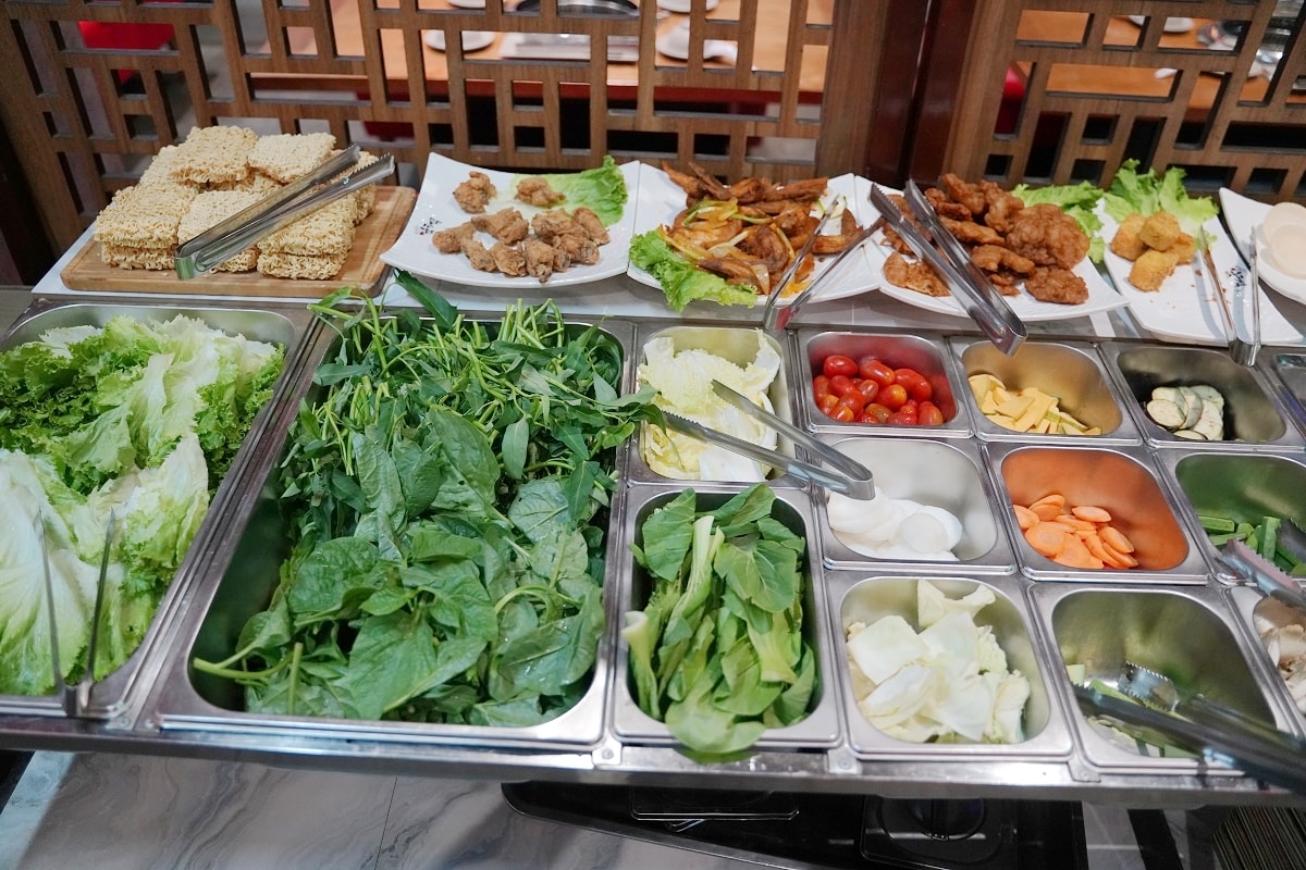 【峴港吃到飽餐廳推薦】港式燒烤火鍋吃到飽 豐富自助吧無限量供應 Madam Võ ĐN 皇后燒烤火鍋吃到飽 - 第12張圖 【峴港吃到飽餐廳推薦】港式燒烤火鍋吃到飽 豐富自助吧無限量供應 Madam Võ ĐN 皇后燒烤火鍋吃到飽