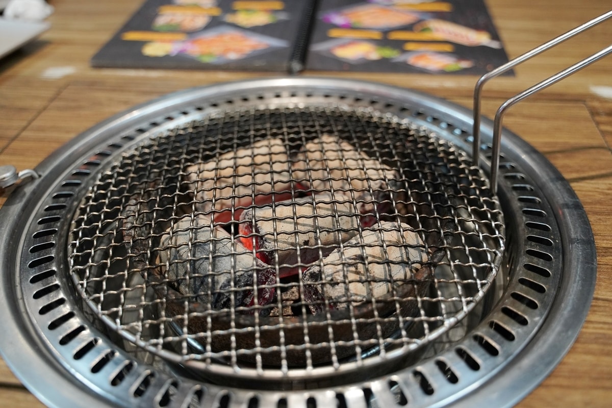 【峴港吃到飽餐廳推薦】港式燒烤火鍋吃到飽 豐富自助吧無限量供應 Madam Võ ĐN 皇后燒烤火鍋吃到飽 - 第20張圖 【峴港吃到飽餐廳推薦】港式燒烤火鍋吃到飽 豐富自助吧無限量供應 Madam Võ ĐN 皇后燒烤火鍋吃到飽
