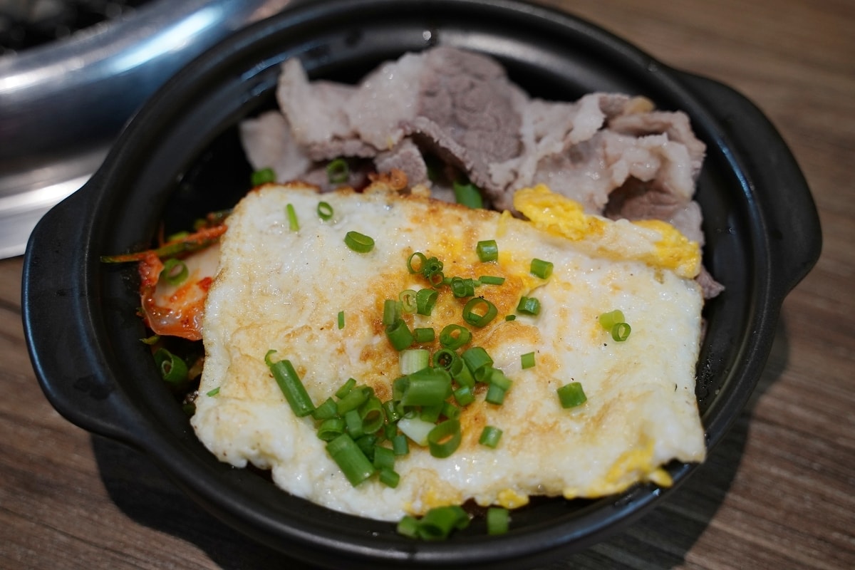 【峴港吃到飽餐廳推薦】港式燒烤火鍋吃到飽 豐富自助吧無限量供應 Madam Võ ĐN 皇后燒烤火鍋吃到飽 - 第23張圖 【峴港吃到飽餐廳推薦】港式燒烤火鍋吃到飽 豐富自助吧無限量供應 Madam Võ ĐN 皇后燒烤火鍋吃到飽