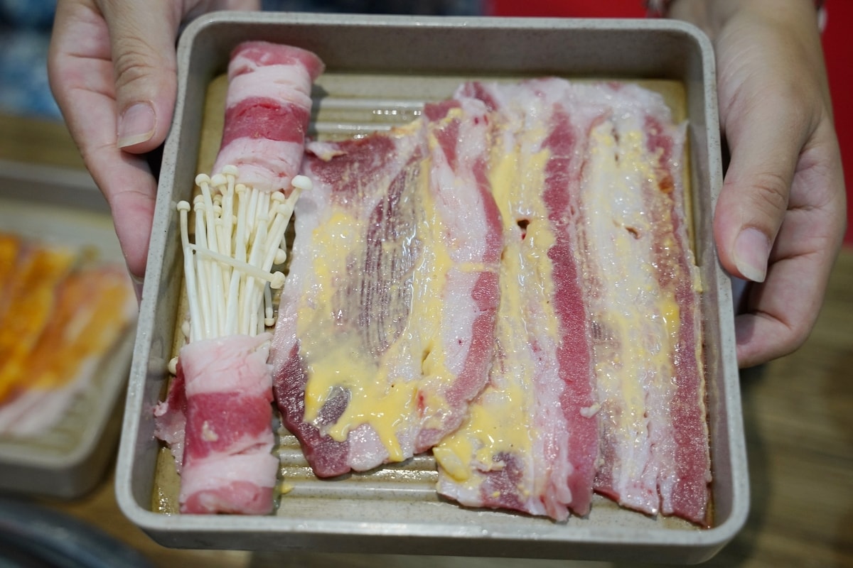 【峴港吃到飽餐廳推薦】港式燒烤火鍋吃到飽 豐富自助吧無限量供應 Madam Võ ĐN 皇后燒烤火鍋吃到飽 - 第24張圖 【峴港吃到飽餐廳推薦】港式燒烤火鍋吃到飽 豐富自助吧無限量供應 Madam Võ ĐN 皇后燒烤火鍋吃到飽