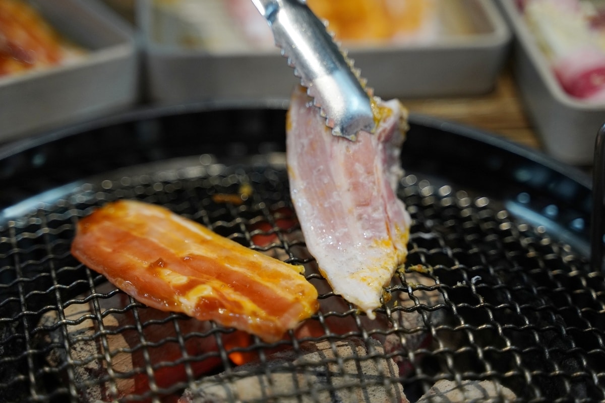 【峴港吃到飽餐廳推薦】港式燒烤火鍋吃到飽 豐富自助吧無限量供應 Madam Võ ĐN 皇后燒烤火鍋吃到飽 - 第26張圖 【峴港吃到飽餐廳推薦】港式燒烤火鍋吃到飽 豐富自助吧無限量供應 Madam Võ ĐN 皇后燒烤火鍋吃到飽