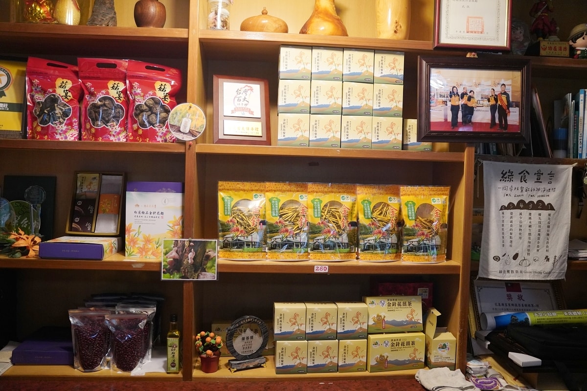 【花蓮富里民宿推薦】富里六十石山住宿好選擇 金針花苔蘚球DIY手作 德森有機農莊 - 第5張圖 【花蓮富里民宿推薦】富里六十石山住宿好選擇 金針花苔蘚球DIY手作 德森有機農莊