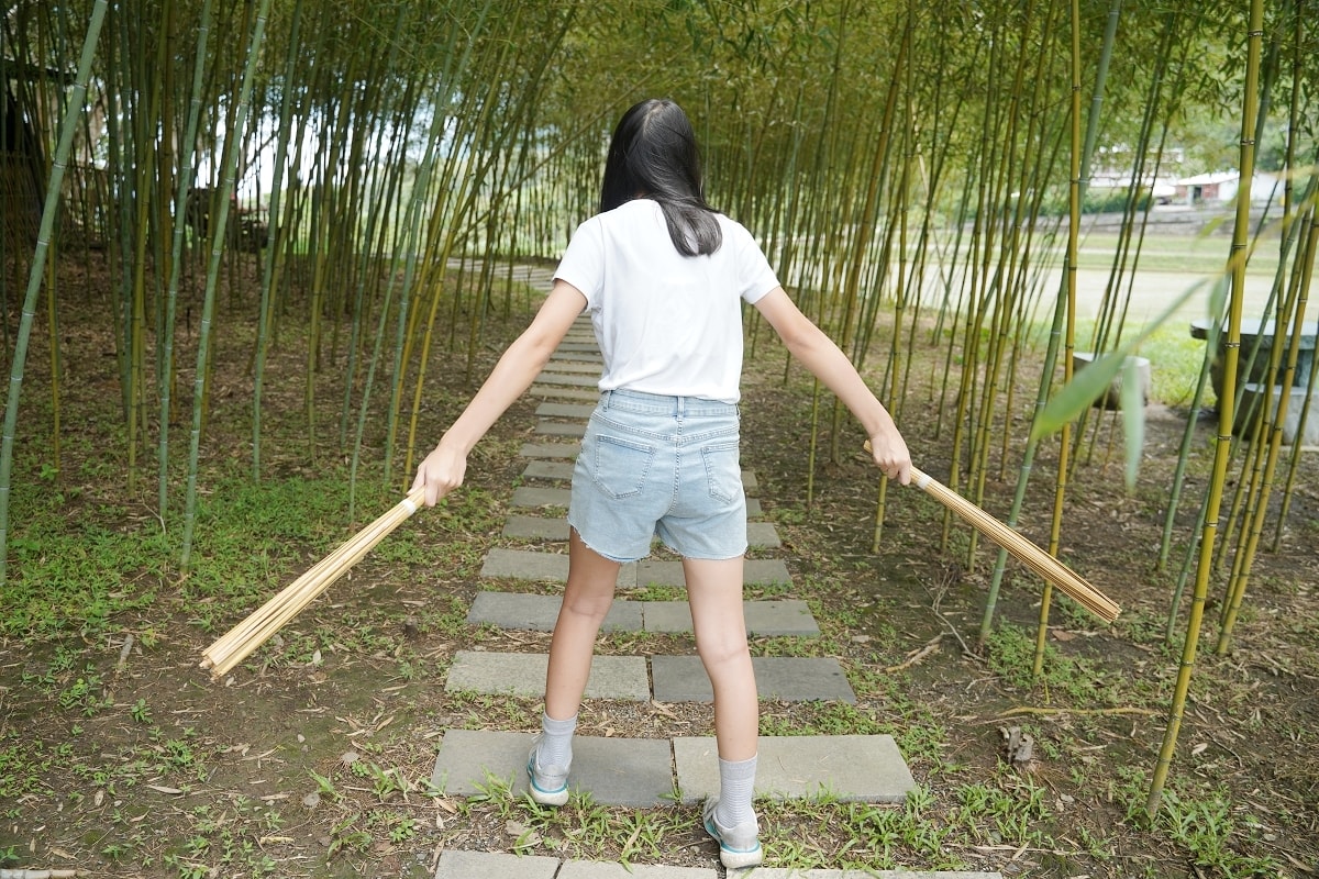 【富里六十石山金針花季一日遊程推薦】雄獅✖富里鄉農會 獨家金針忘憂之旅 六人成行羅山村竹林步道竹杖體驗