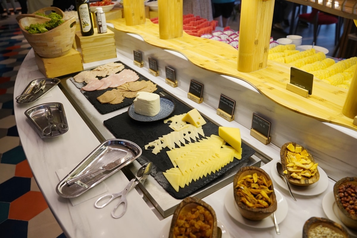 【Radisson Hotel Danang】越南峴港海景飯店推薦峴港麗筠酒店 美溪沙灘第一排 超豐富早餐自助吧/高空無邊際泳池