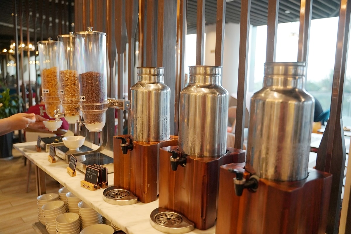 【Radisson Hotel Danang】越南峴港海景飯店推薦峴港麗筠酒店 美溪沙灘第一排 超豐富早餐自助吧/高空無邊際泳池