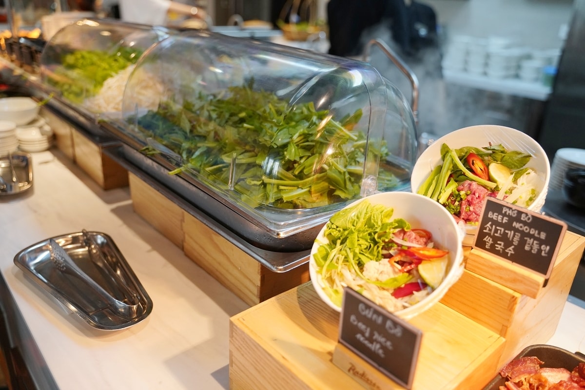 【Radisson Hotel Danang】越南峴港海景飯店推薦峴港麗筠酒店 美溪沙灘第一排 超豐富早餐自助吧/高空無邊際泳池