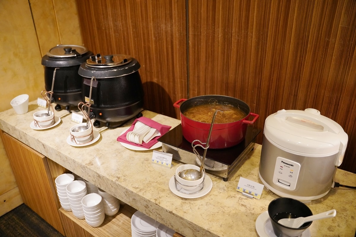 【台北大安森林公園住宿飯店推薦】台北101大樓景觀精緻客房 黃金美人湯溫泉SPA/露天戶外泳池 福容大飯店台北一館