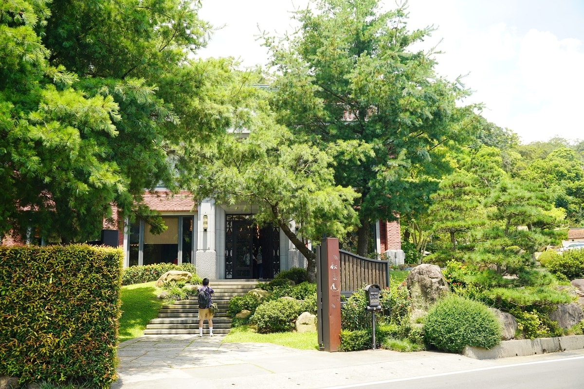 【龍潭三洽水美食餐廳推薦】創立於2003年包廂聚餐好選擇 美味多元客家料理結合當代藝術收藏 松葉園人文景觀餐廳