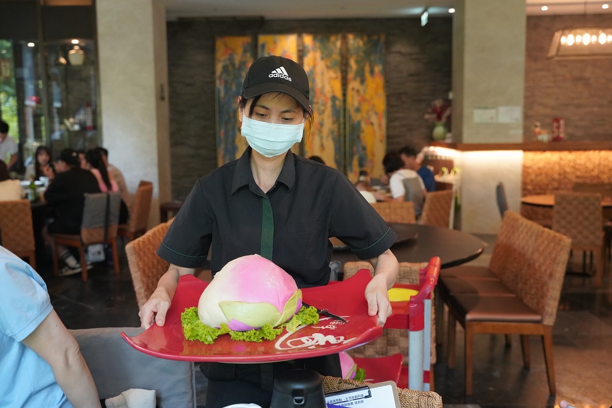 【龍潭三洽水美食餐廳推薦】創立於2003年包廂聚餐好選擇 美味多元客家料理結合當代藝術收藏 松葉園人文景觀餐廳