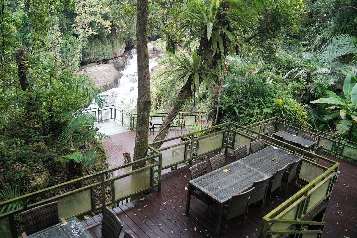 【苗栗南庄聚餐餐廳推薦】南庄神仙谷旁私密絕美瀑布美景 泰雅族歌手法愛與酒鬼廚娘的好手藝 七分醉原住民主題音樂餐廳神仙谷店